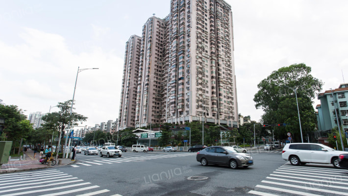 峰景台大厦外景图