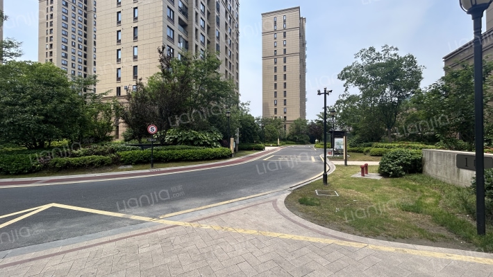 浦联名府外景图