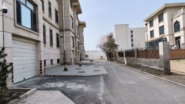 江水西岸外景图