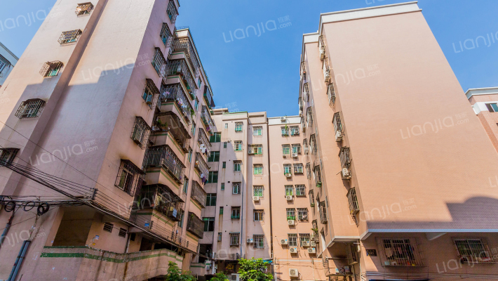 兴业房地产商住楼外景图