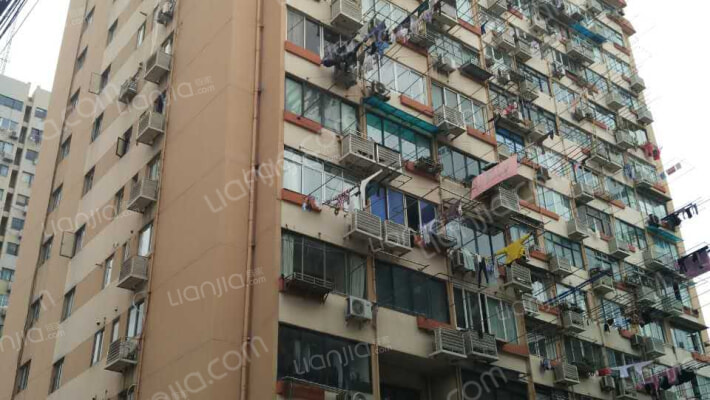 斜土路1620号外景图