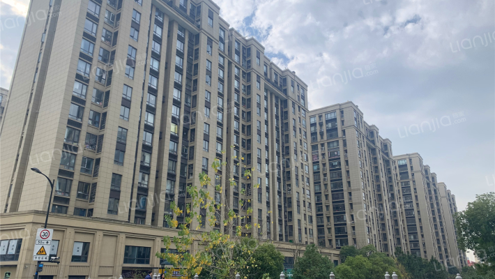 龙湖名景台一期外景图