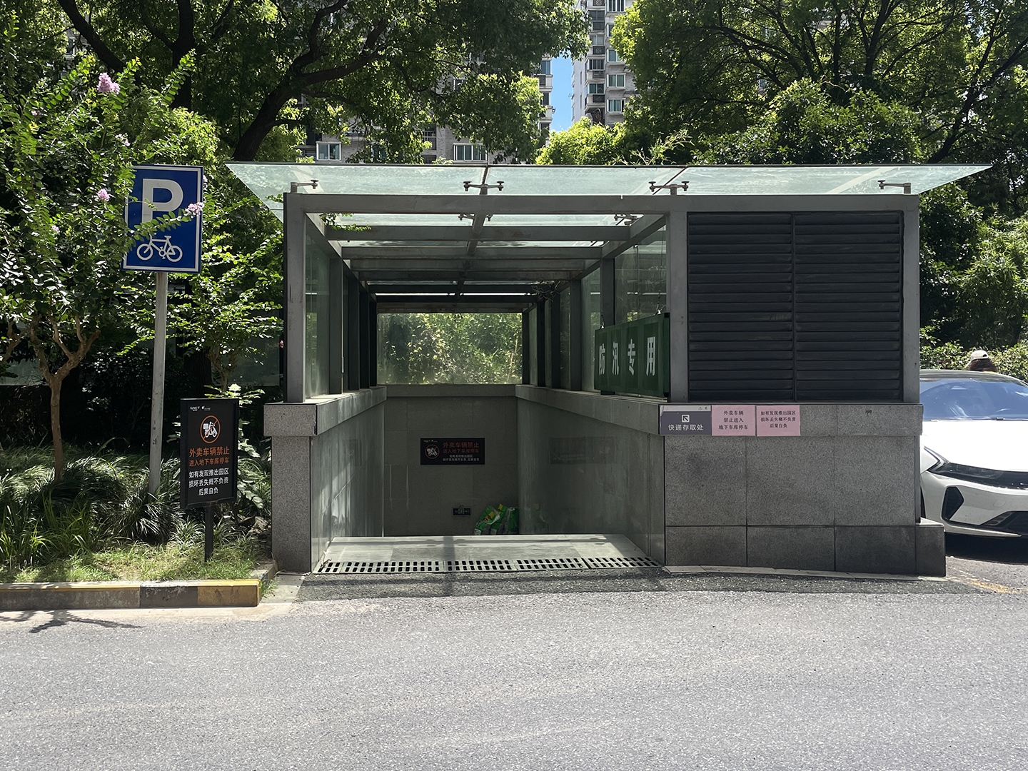 Qianlong Mansion compound photo 12
