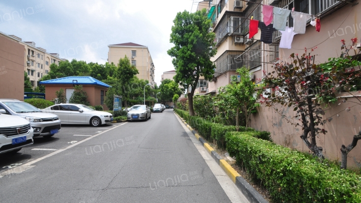 航华三村一街坊外景图