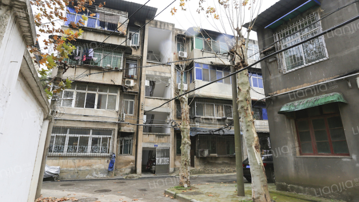 武汉市张家湾中学宿舍外景图