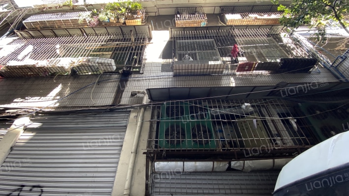 长荣街158号居民楼外景图