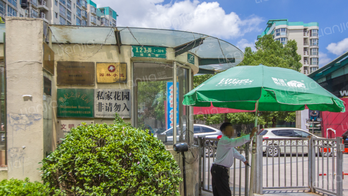 世纪之春花园外景图