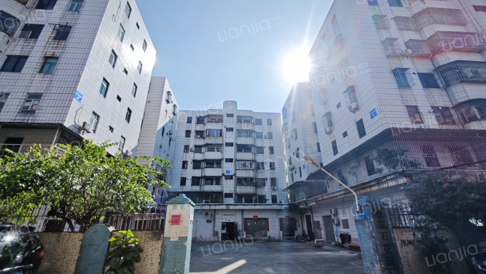 旧宝石花园外景图