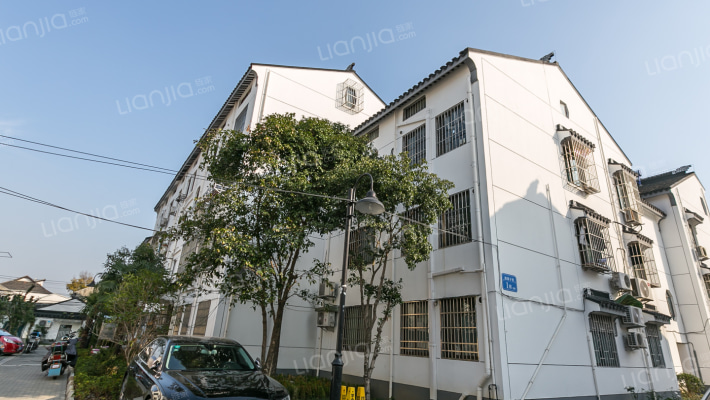 南潭子里外景图