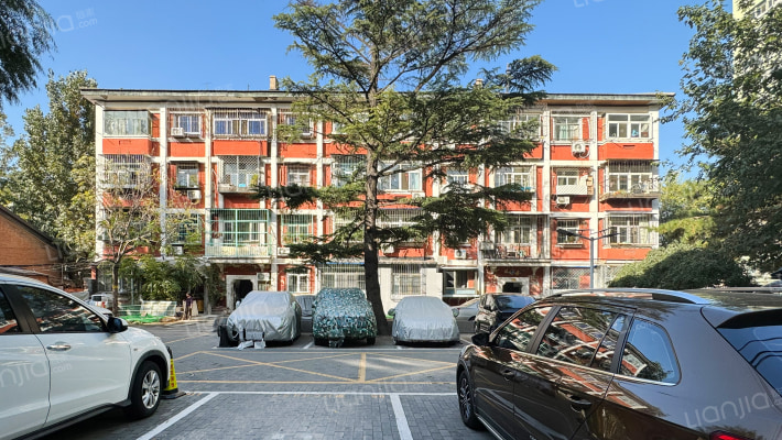 东三亲家坟外景图