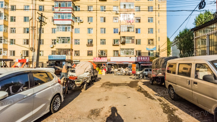 工程机械厂家属楼外景图