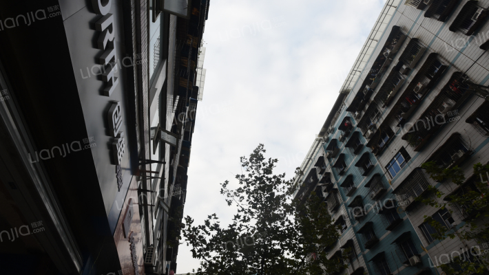 龙升南街外景图