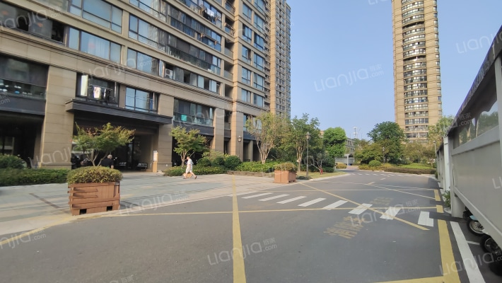 湖头陈花苑外景图