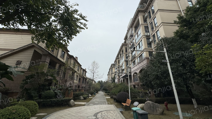 万辰柳庄外景图