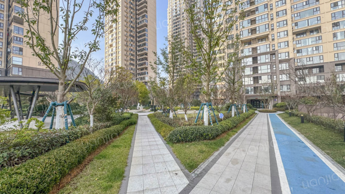 万科翡翠公园外景图