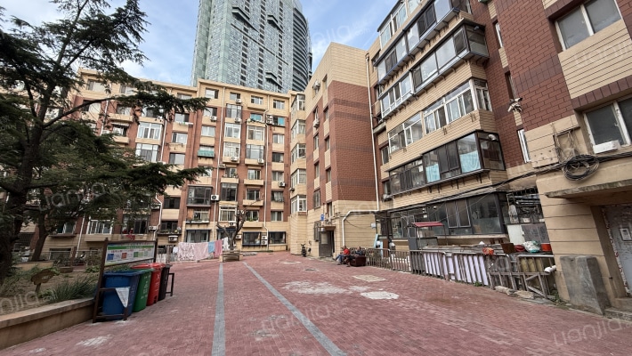 实验小学英华街外景图