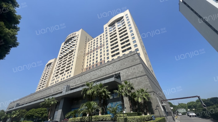 兰徳莱茵城市广场外景图