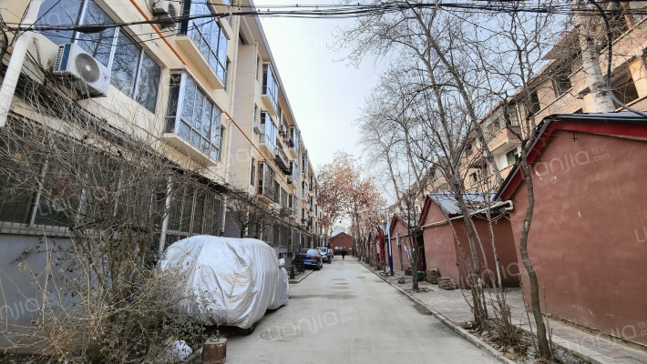 省二院宿舍外景图