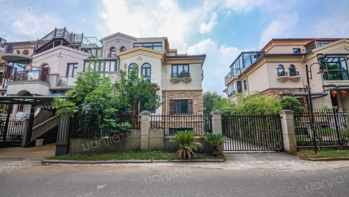 保利国际高尔夫花园外景图