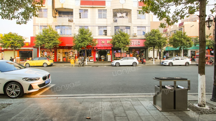 商业大街外景图