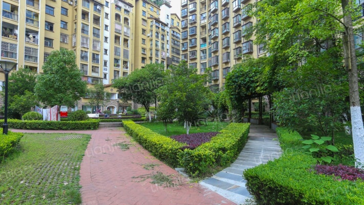 银地班芙小镇外景图