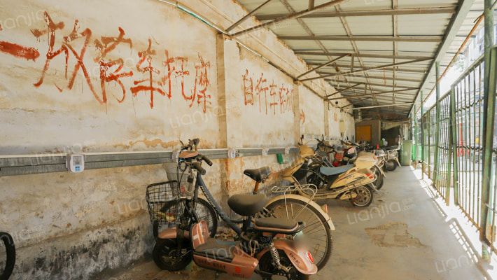 伏牛路132号外景图