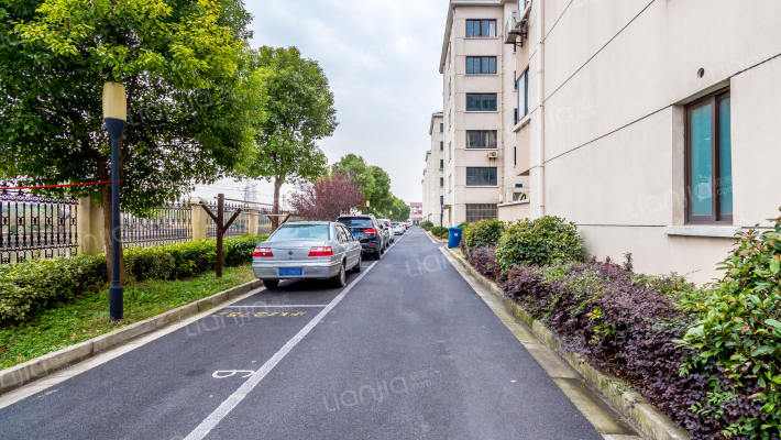 龙腾阁小区外景图