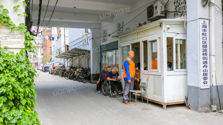 长阳路138弄外景图