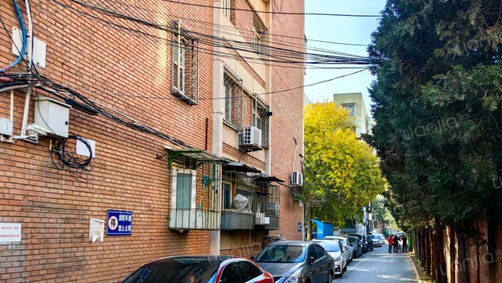 城建宿舍外景图