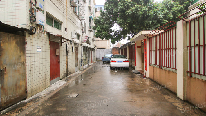 岐头涌边大街外景图