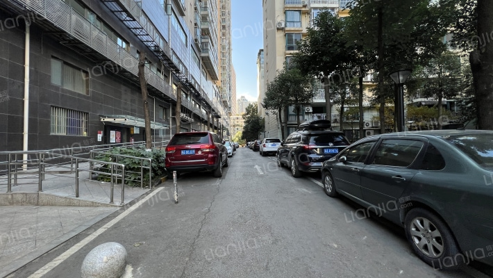 经典时代花园广场外景图