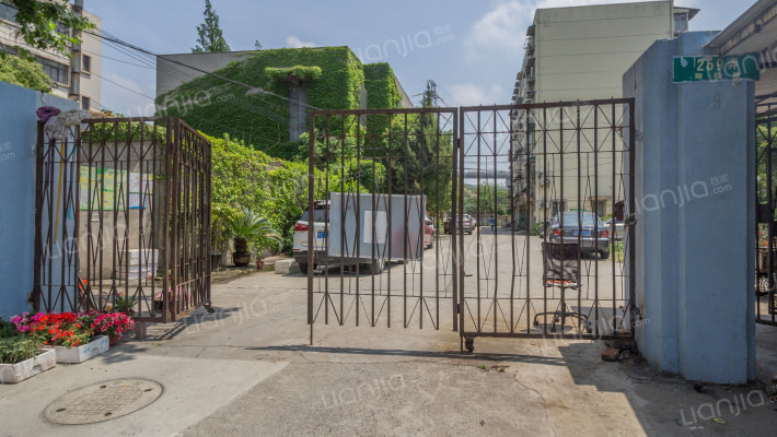 翔殷路269弄小区外景图