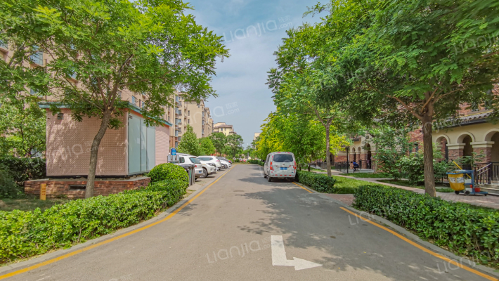 云湖庭苑外景图