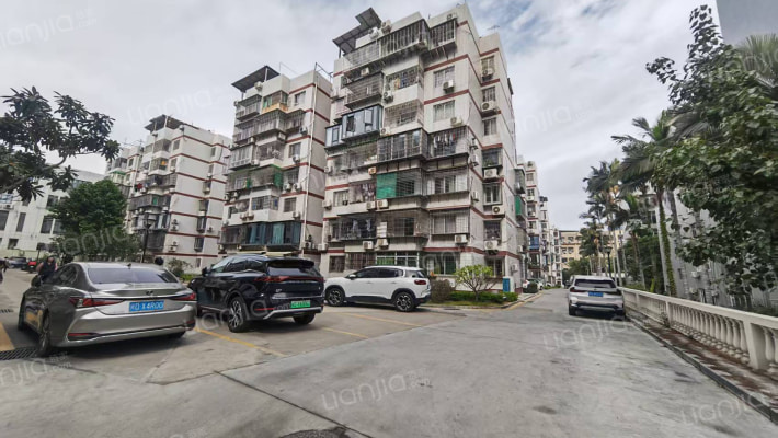 通仕达小区外景图