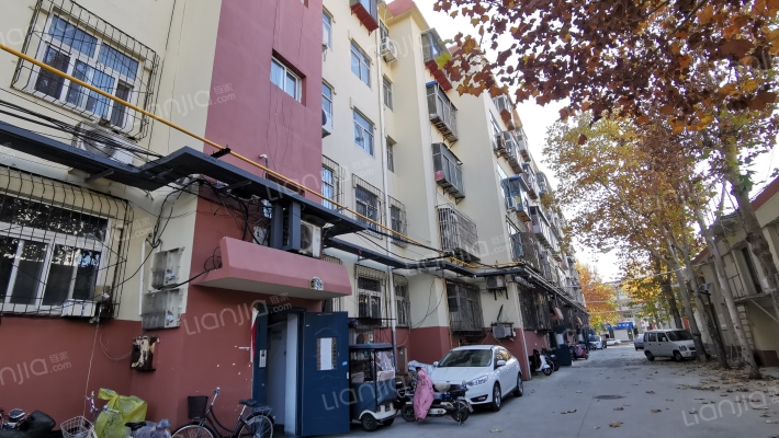 公路站家属楼外景图