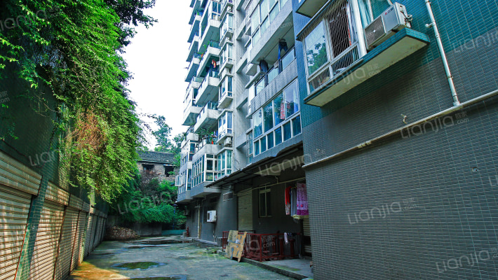 烟雨大厦外景图