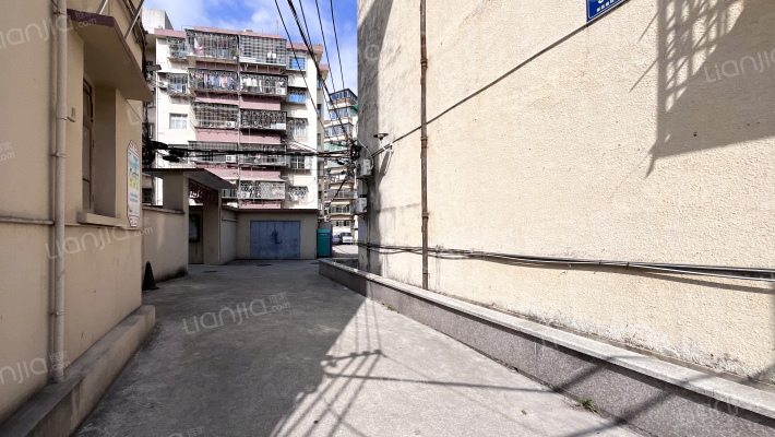 小坪水电大楼外景图