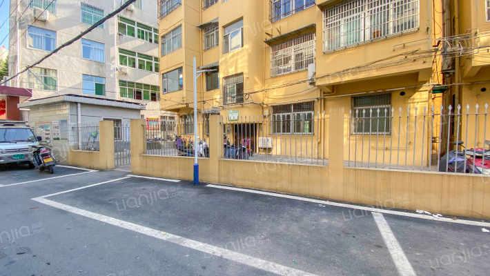 工行宿舍楼外景图