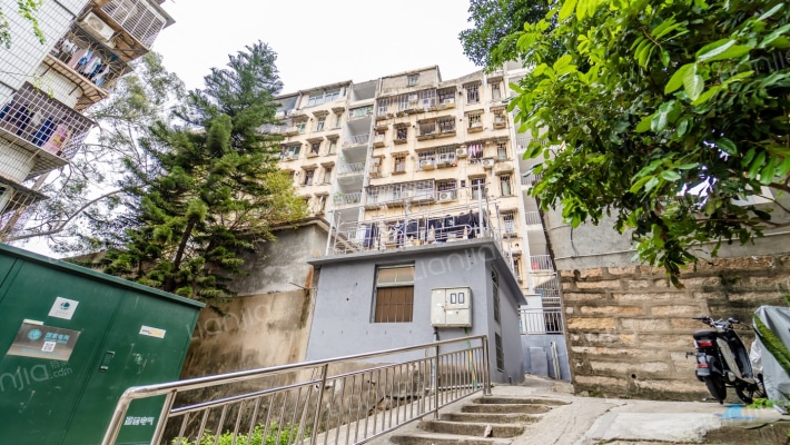 民警宿舍外景图