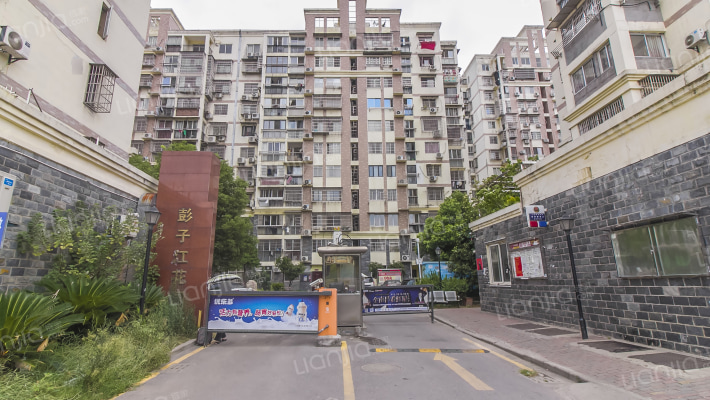 彭子江花园外景图