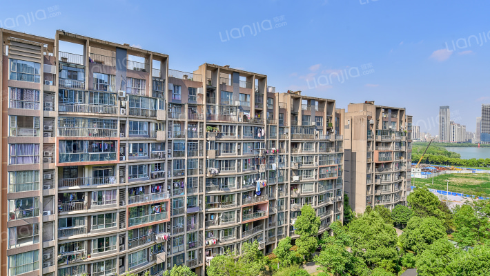 山水名城外景图