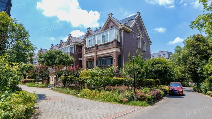 玺湖别墅外景图