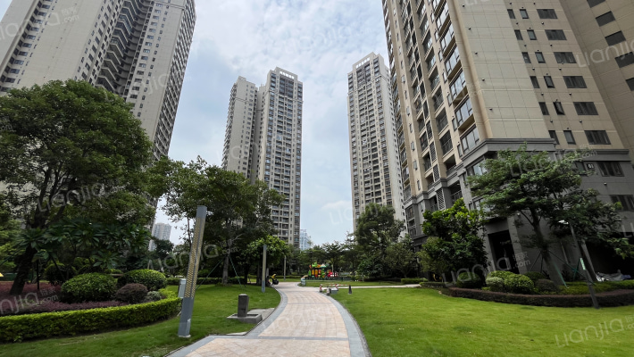 万科城回迁房南区外景图