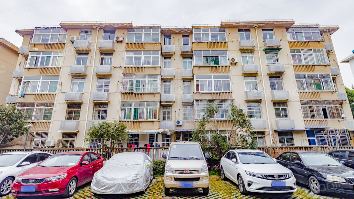 电气学院生活区外景图