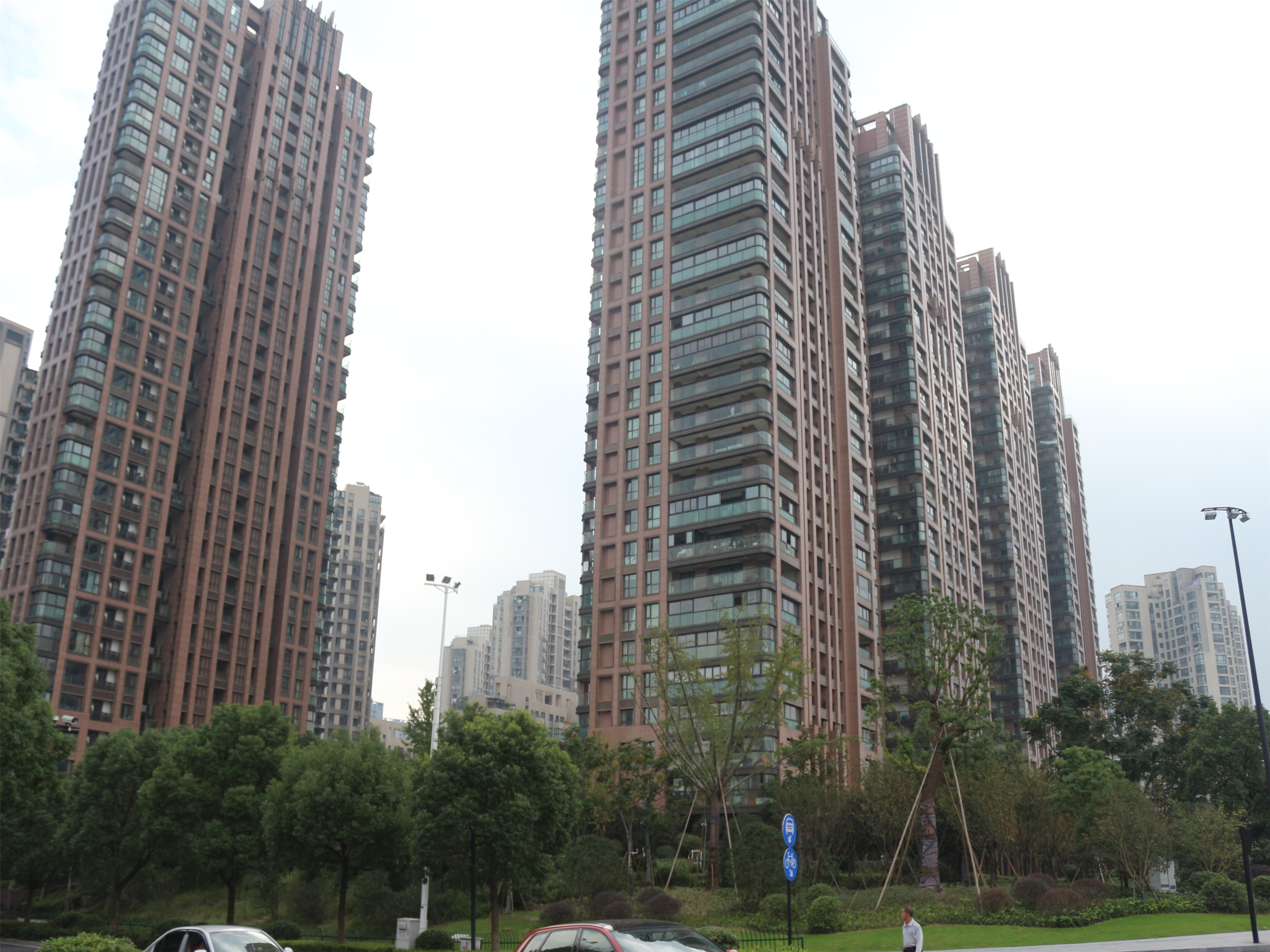 Rainbow Luxury compound photo 5
