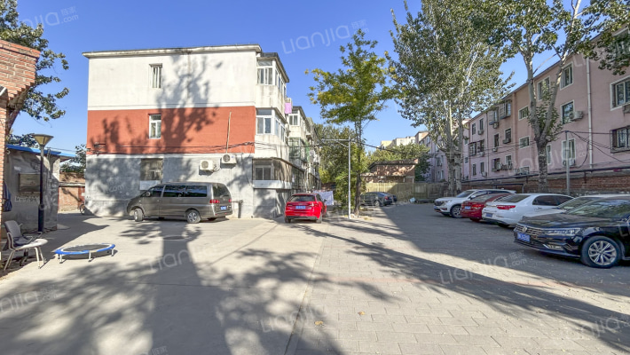 化轻宿舍楼外景图