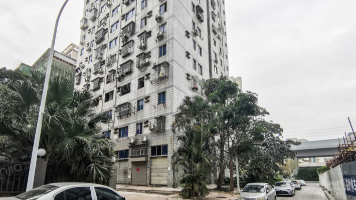 现代广场外景图