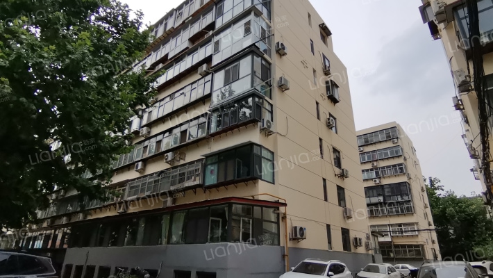 石铁三十二宿舍外景图