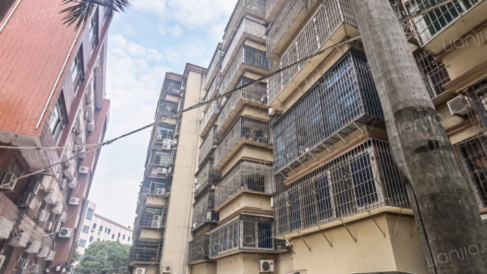 人事局宿舍楼外景图