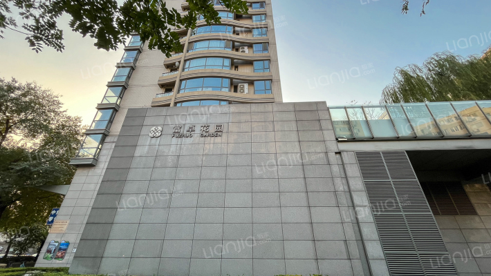 富卓花园外景图